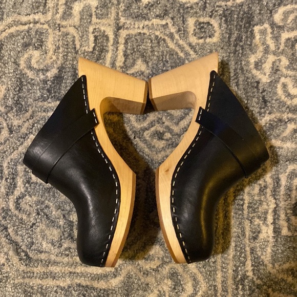 New without box Swedish Hasbeens Slip In Classic Clog - Picture 2 of 10